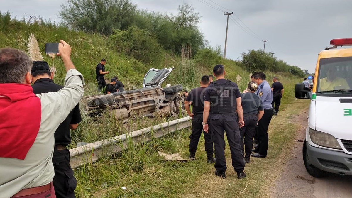 Trasladaban a una persona aprehendida al gabinete de identificaciones