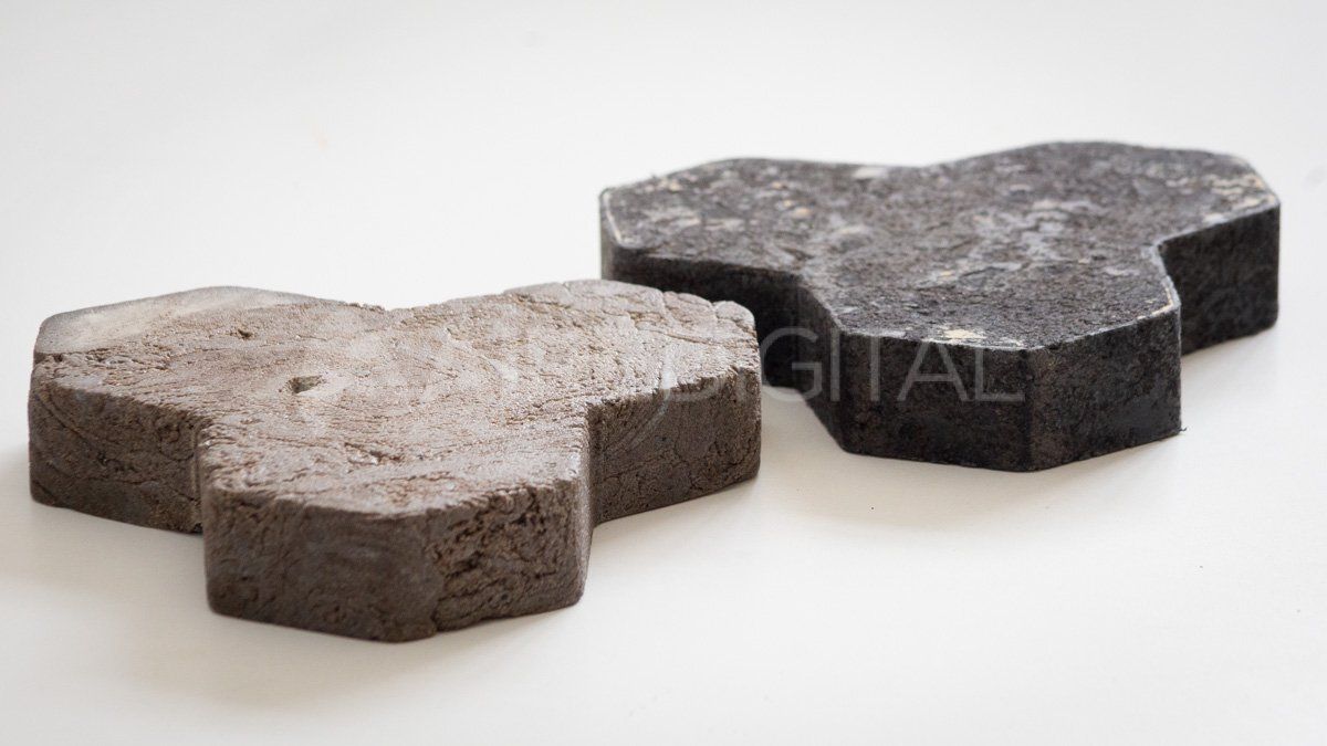 Los adoquines están hechos solamente de plástico y arena.