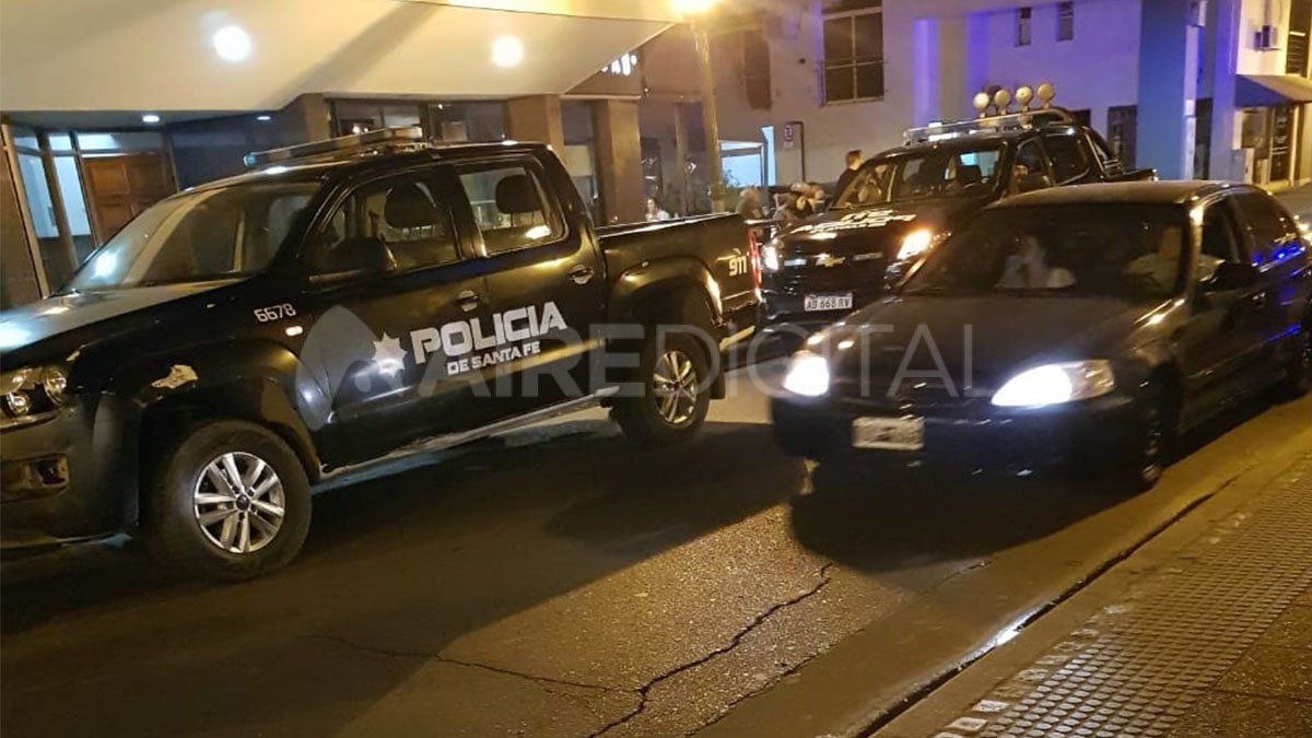 Alertado por los vecinos, el personal policial llegó anoche al edificio