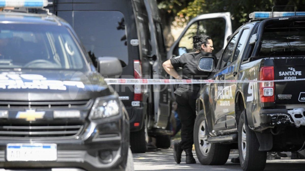 Personal policial custodiaba la escena del crimen.