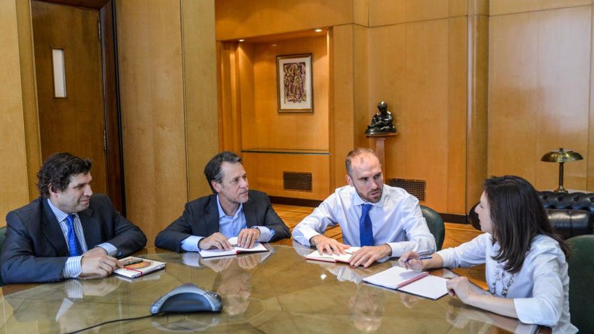 El ministro de Economía Martín Guzmán con funcionarios del FMI en la última visita a Argentina.