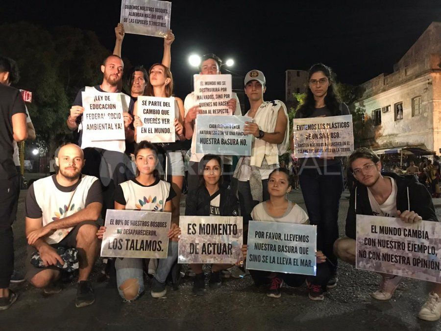 Parte de los activistas detrás de escena.