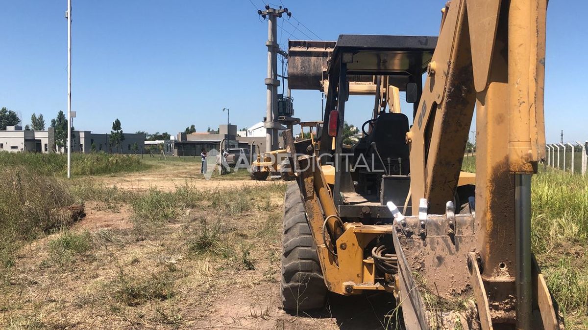 Unos 300 vecinos tomaron lotes que compraron hace 10 años en Aires del Llano este sábado.