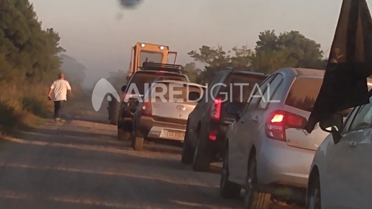 Unos 300 vecinos tomaron lotes que compraron hace 10 años en Aires del Llano este sábado.