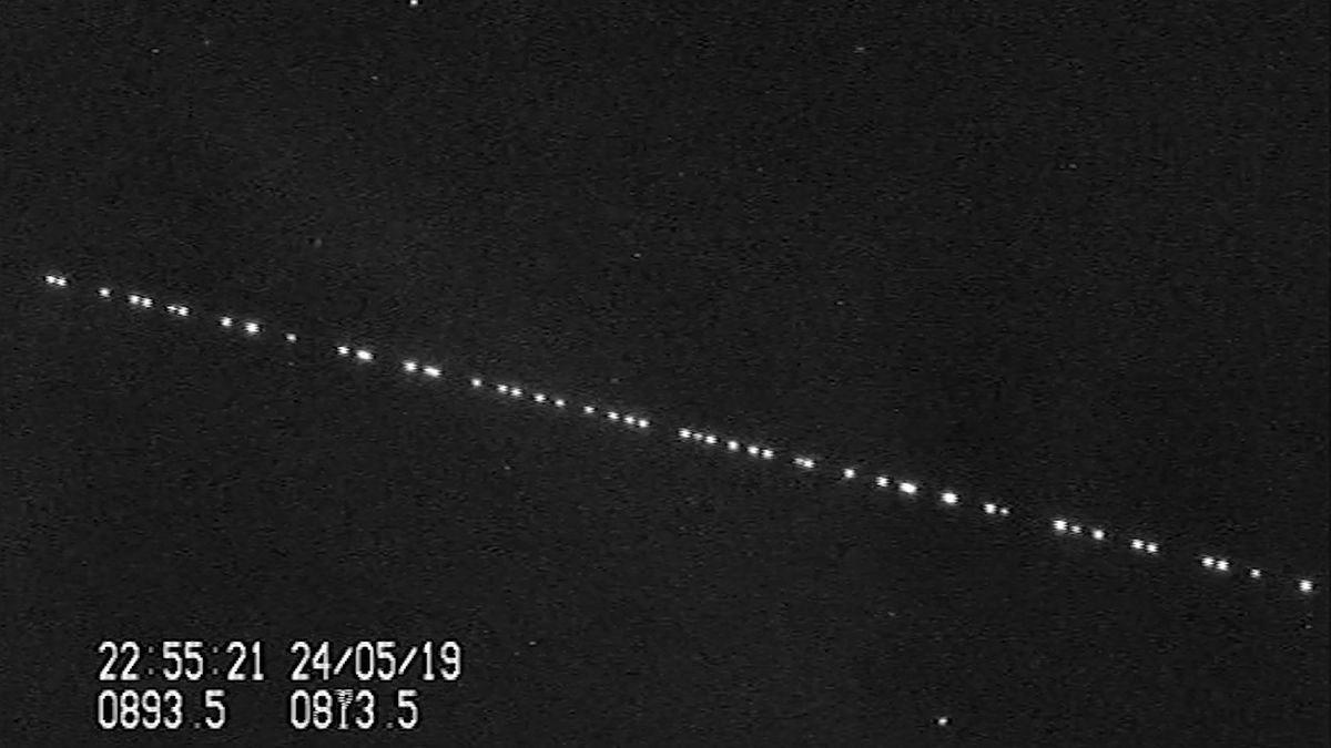 Así se ven los satélites Starlink de Space X.