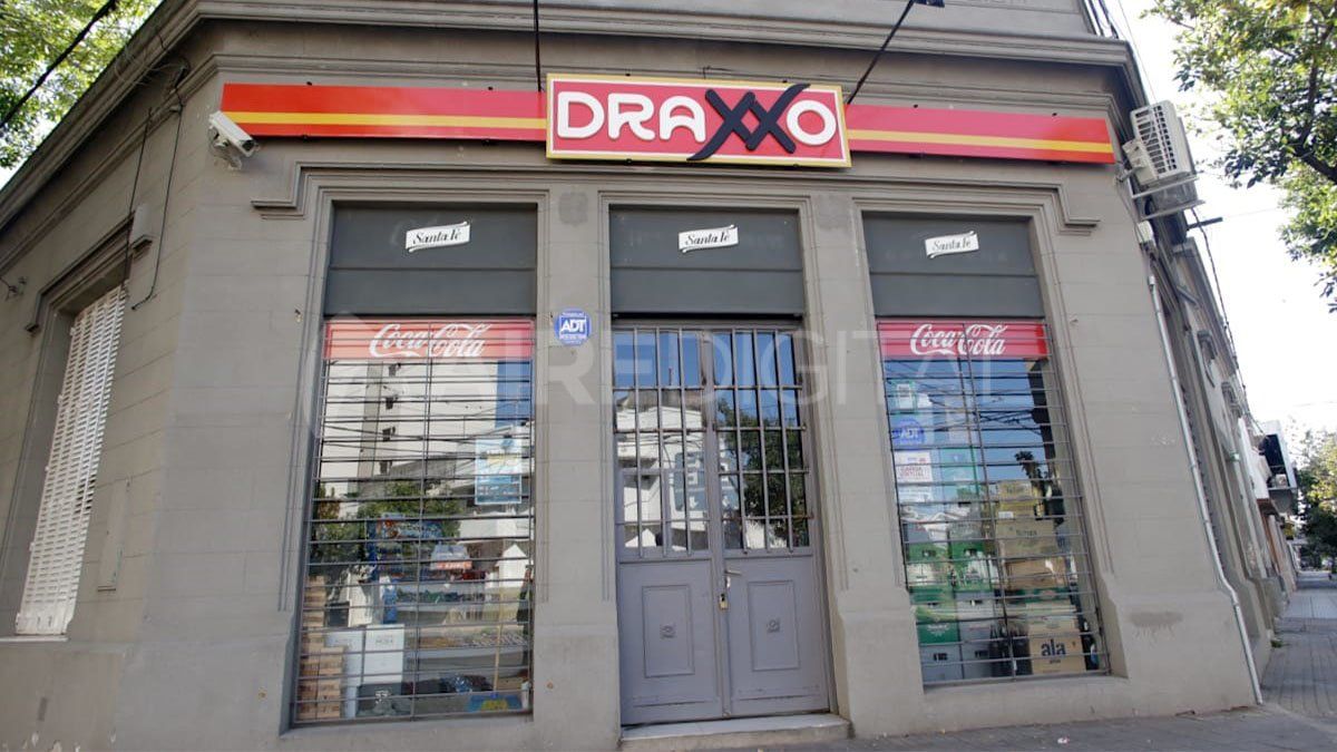 El maxiquiosco está en la esquina de Obispo Gelabert y Francia