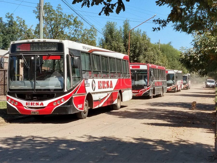 El paro de colectivos se extenderá hasta el martes, jornada en la que se desarrollará una nueva audiencia en el Ministerio de Trabajo de la Nación.