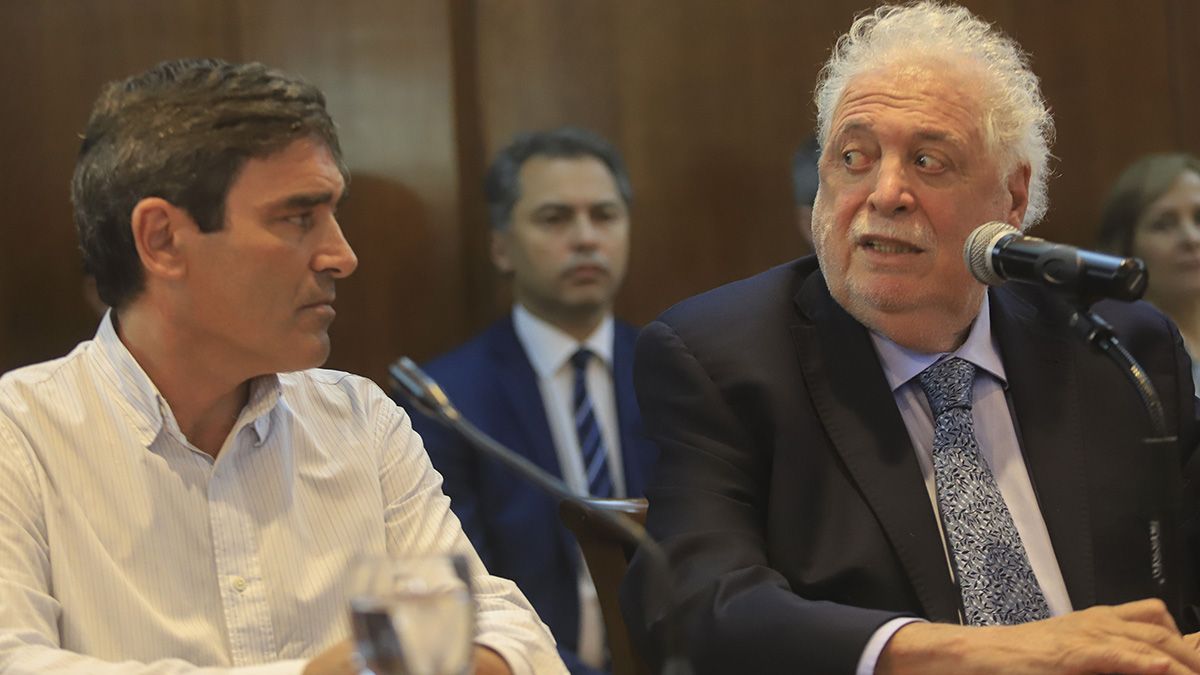 El ministro de Salud Ginés Mario González García junto a su par porteño, Fernán González Bernaldo de Quirós, durante la conferencia de prensa.