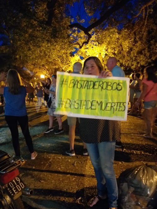 Vecinos de barrio Sur pidieron el cese de los robos. Vecinos de barrio Sur pidieron el cese de los robos.