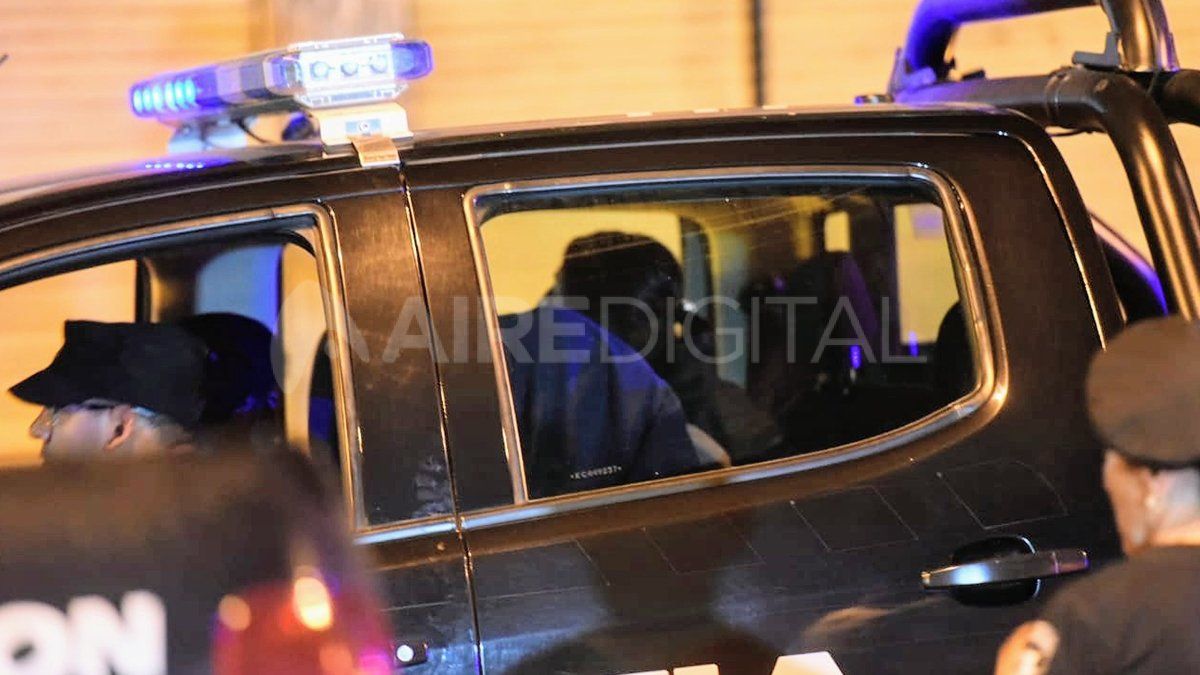 El momento en que la pareja fue detenida por orden del fiscal Spelta.