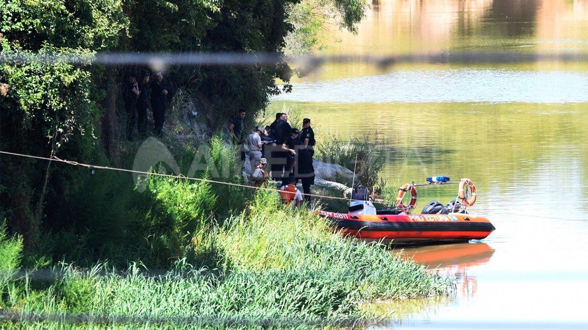 Prefectura y policía de provincia cuando buscaron las partes de la mujer. 
