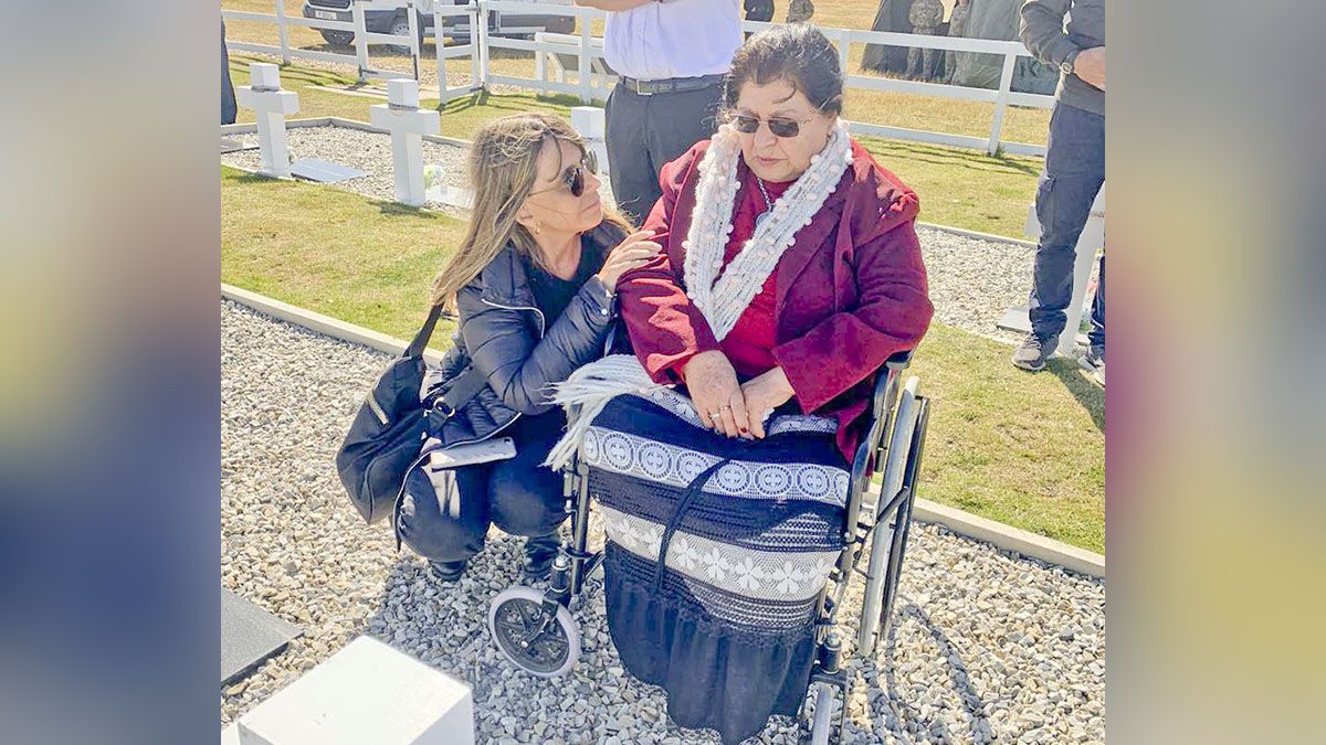 “Fue recibida con honores por británicos que estaban muy emocionados y un sacerdote la bendijo, fue un sueño cumplido”, contó José Vega a Aire de Santa Fe.