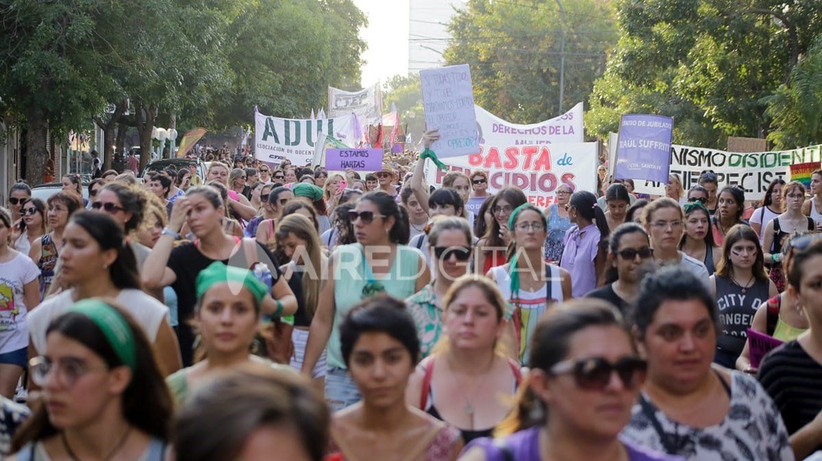 Así se vivió la multitudinaria manifestación por el 8M en Santa Fe Así se vivió la multitudinaria manifestación por el 8M en Santa Fe
