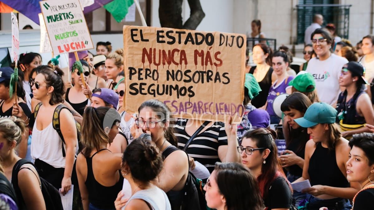 Así se vivió la multitudinaria manifestación por el 8M en Santa Fe Así se vivió la multitudinaria manifestación por el 8M en Santa Fe