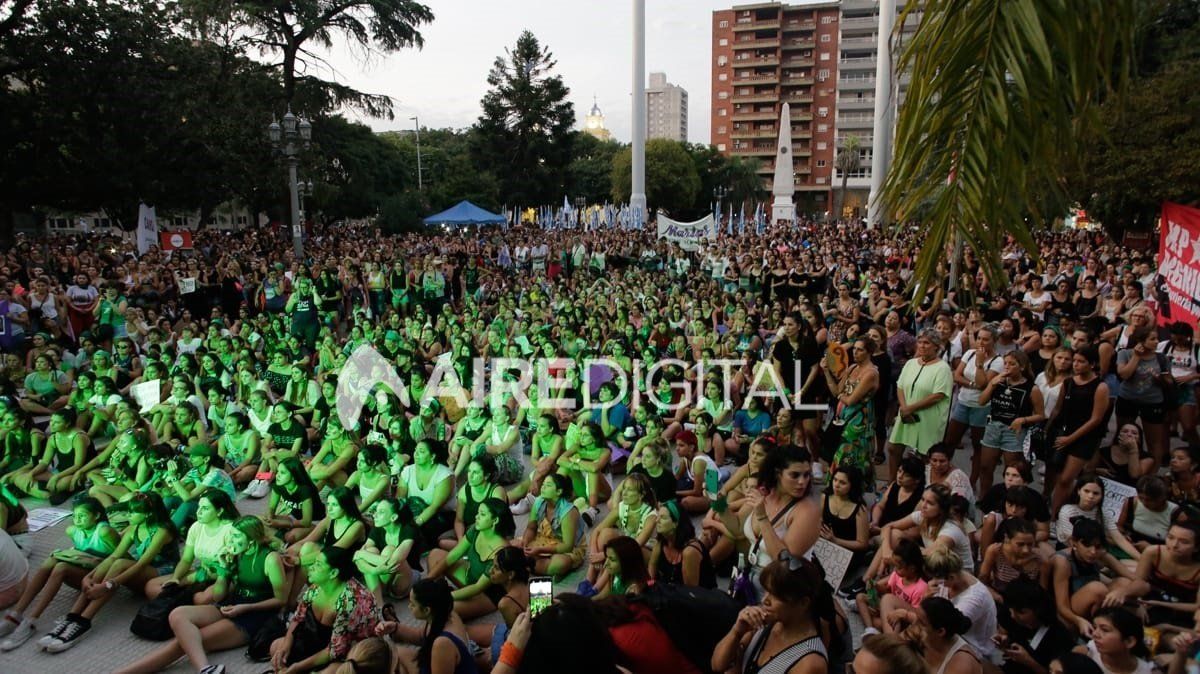 Así se vivió la multitudinaria manifestación por el 8M en Santa Fe Así se vivió la multitudinaria manifestación por el 8M en Santa Fe
