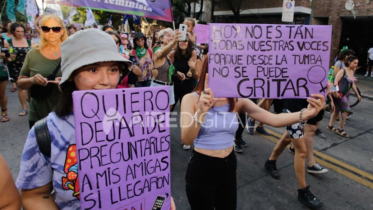 Así se vivió la multitudinaria manifestación por el 8M en Santa Fe Así se vivió la multitudinaria manifestación por el 8M en Santa Fe