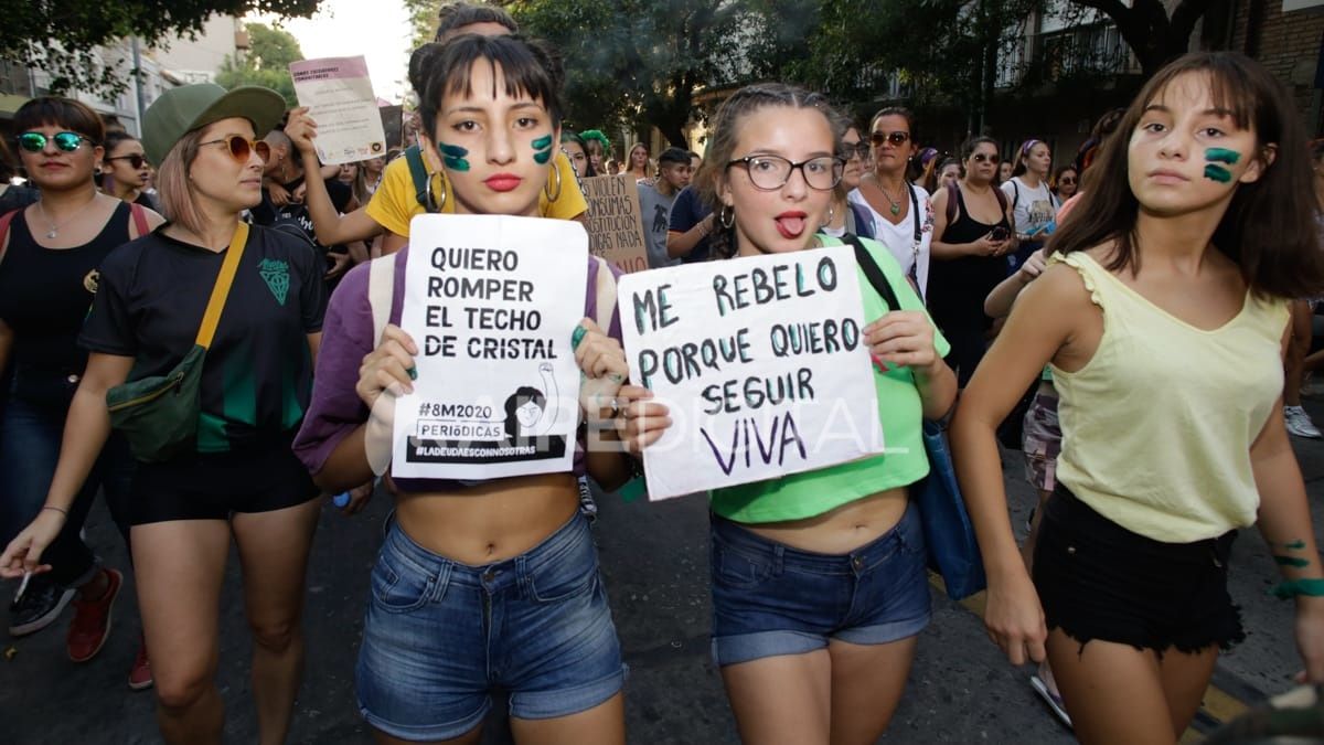 Así se vivió la multitudinaria manifestación por el 8M en Santa Fe Así se vivió la multitudinaria manifestación por el 8M en Santa Fe