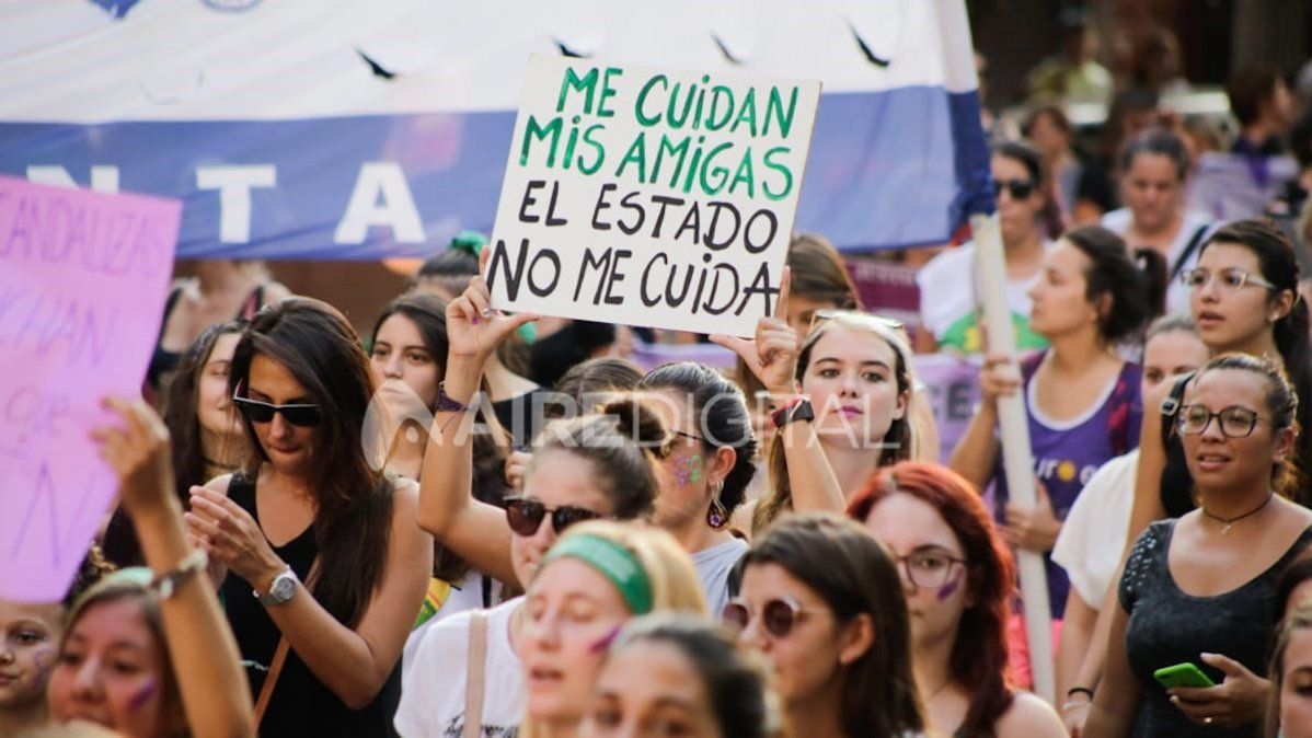 Así se vivió la multitudinaria manifestación por el 8M en Santa Fe Así se vivió la multitudinaria manifestación por el 8M en Santa Fe