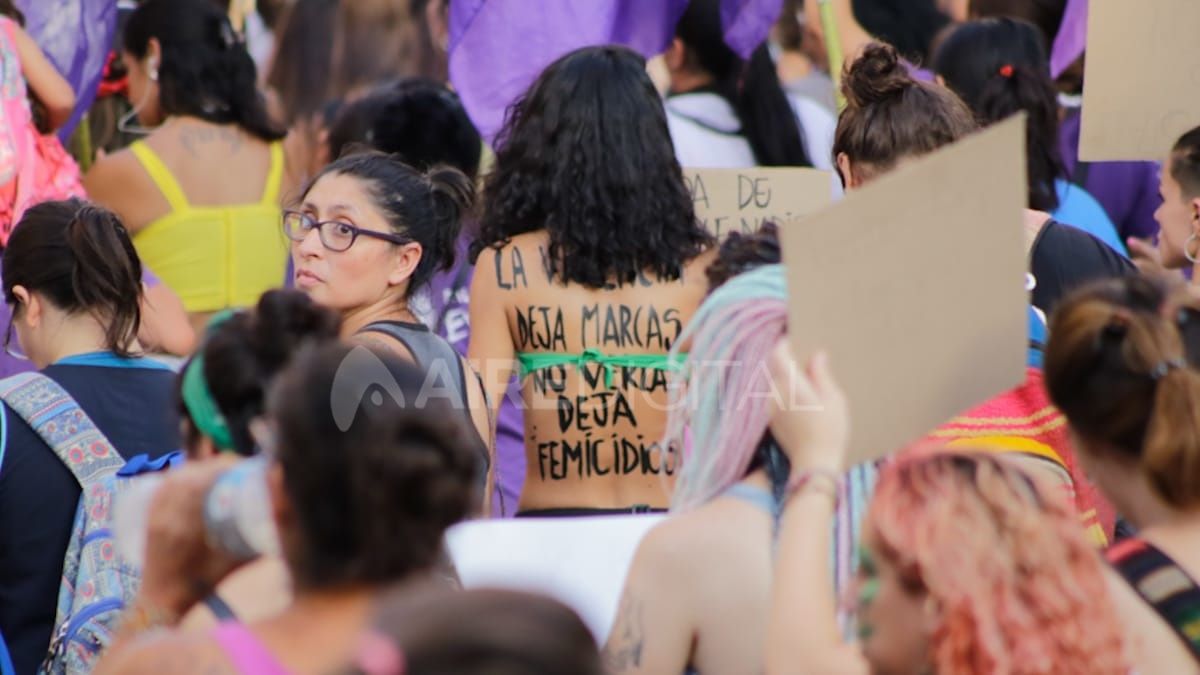 Así se vivió la multitudinaria manifestación por el 8M en Santa Fe Así se vivió la multitudinaria manifestación por el 8M en Santa Fe