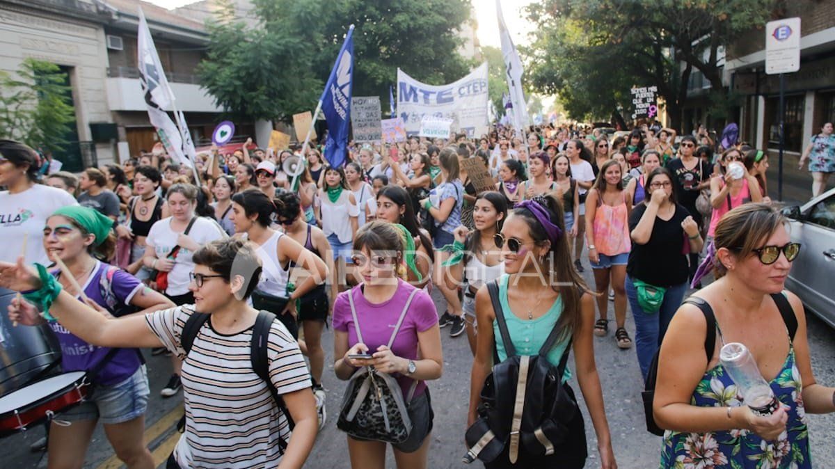 Así se vivió la multitudinaria manifestación por el 8M en Santa Fe Así se vivió la multitudinaria manifestación por el 8M en Santa Fe