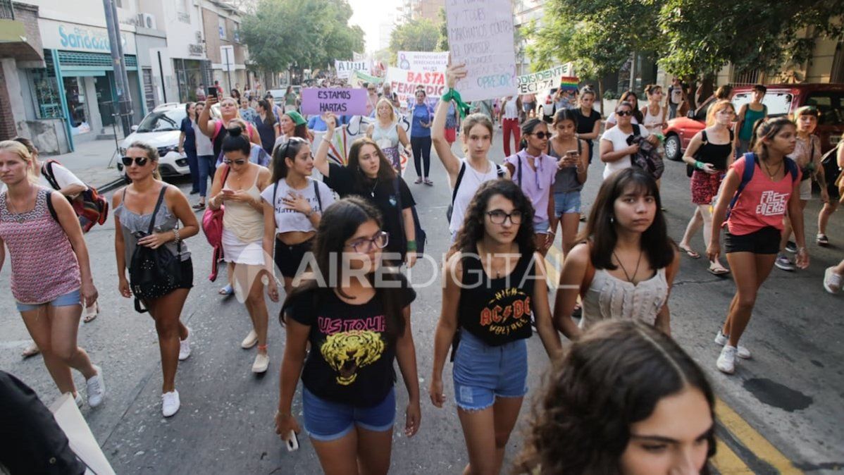 Así se vivió la multitudinaria manifestación por el 8M en Santa Fe Así se vivió la multitudinaria manifestación por el 8M en Santa Fe