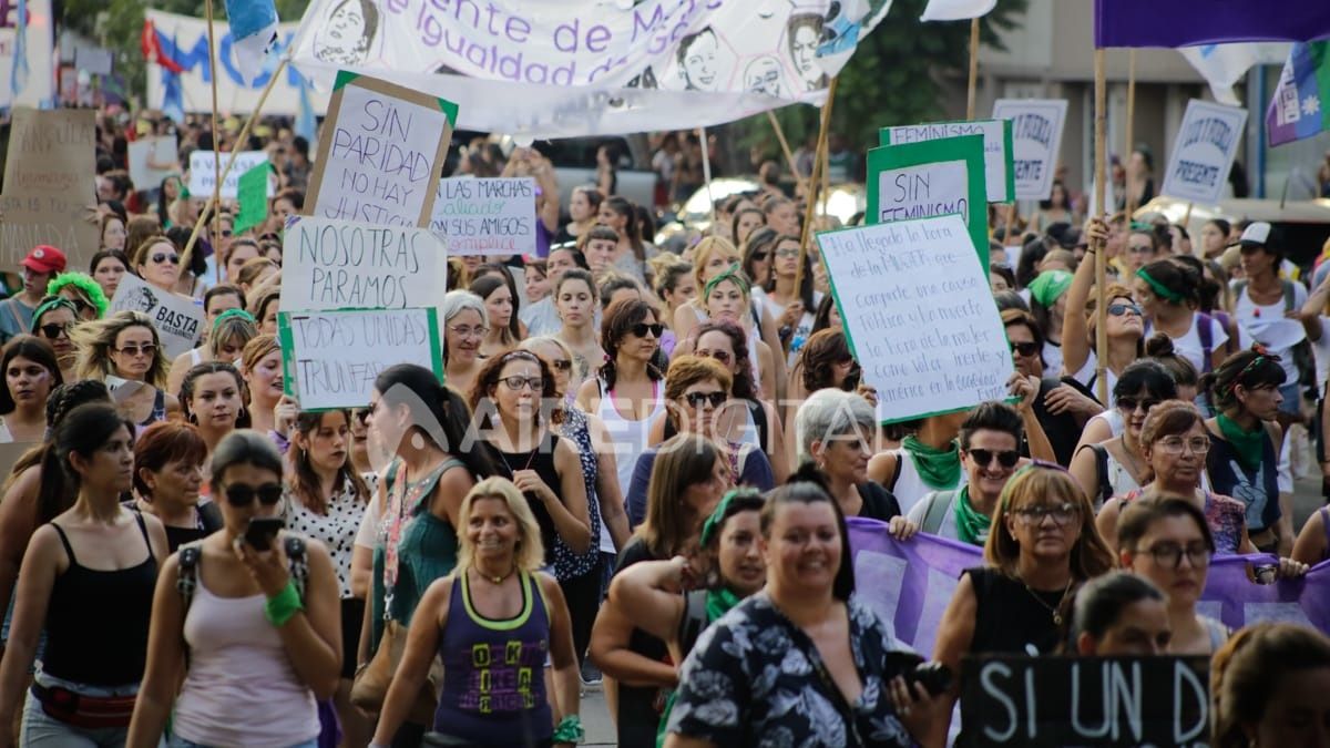 Así se vivió la multitudinaria manifestación por el 8M en Santa Fe Así se vivió la multitudinaria manifestación por el 8M en Santa Fe