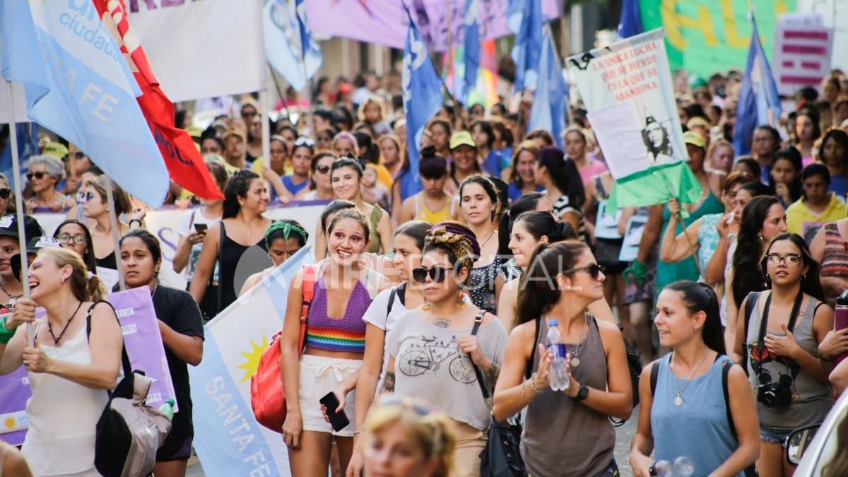 Así se vivió la multitudinaria manifestación por el 8M en Santa Fe Así se vivió la multitudinaria manifestación por el 8M en Santa Fe