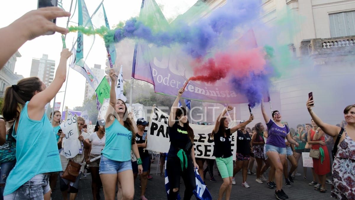 Así se vivió la multitudinaria manifestación por el 8M en Santa Fe Así se vivió la multitudinaria manifestación por el 8M en Santa Fe