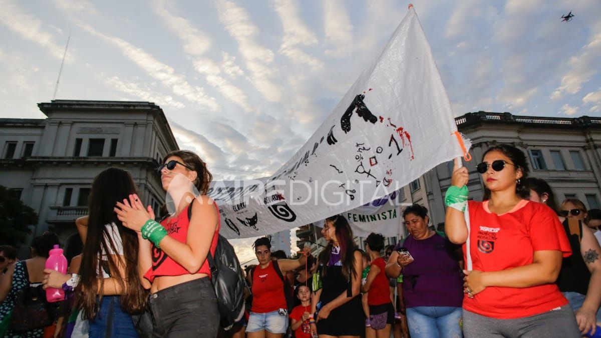 Así se vivió la multitudinaria manifestación por el 8M en Santa Fe Así se vivió la multitudinaria manifestación por el 8M en Santa Fe