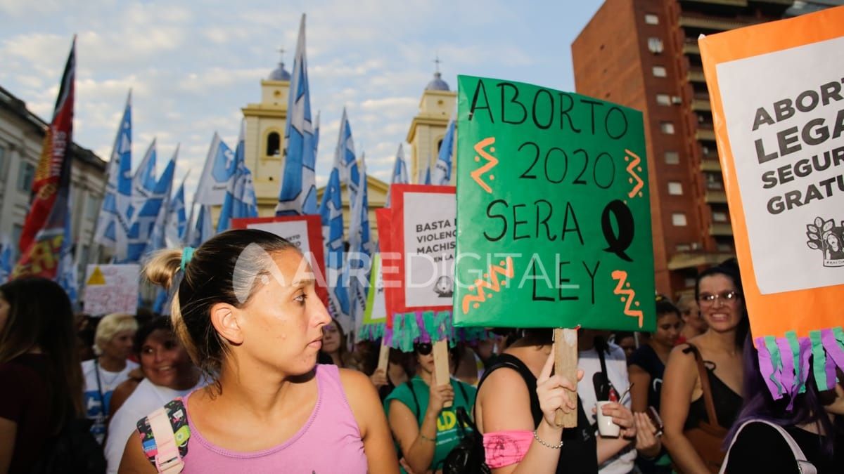 Así se vivió la multitudinaria manifestación por el 8M en Santa Fe Así se vivió la multitudinaria manifestación por el 8M en Santa Fe