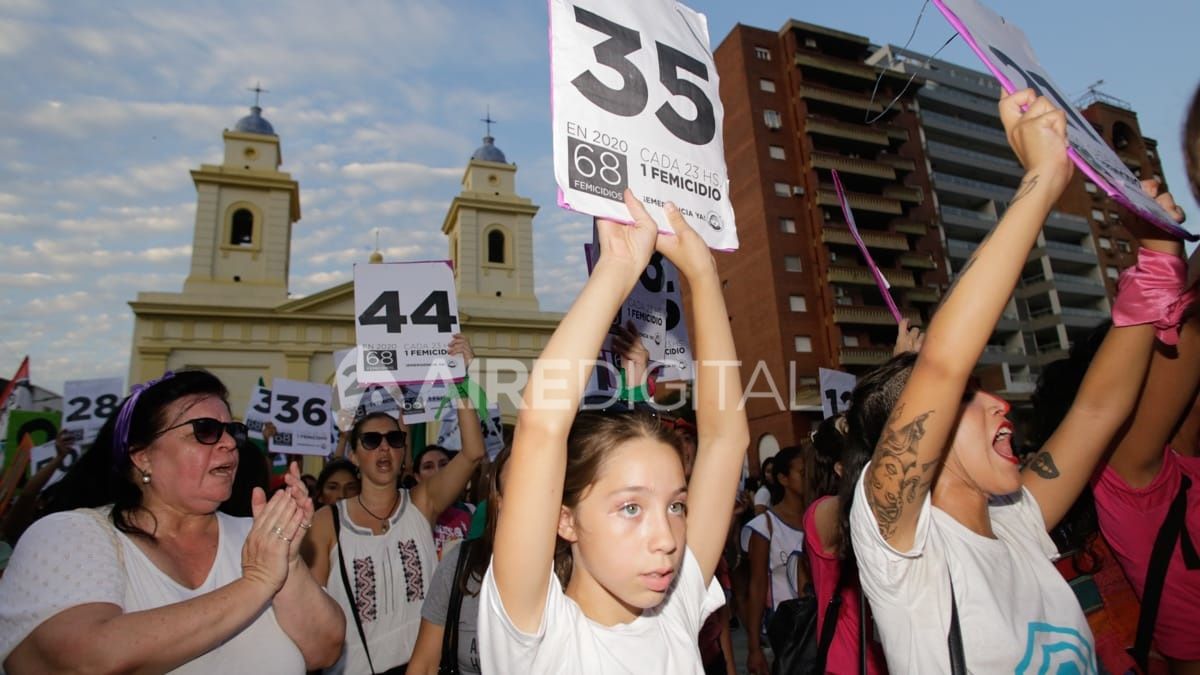Así se vivió la multitudinaria manifestación por el 8M en Santa Fe Así se vivió la multitudinaria manifestación por el 8M en Santa Fe