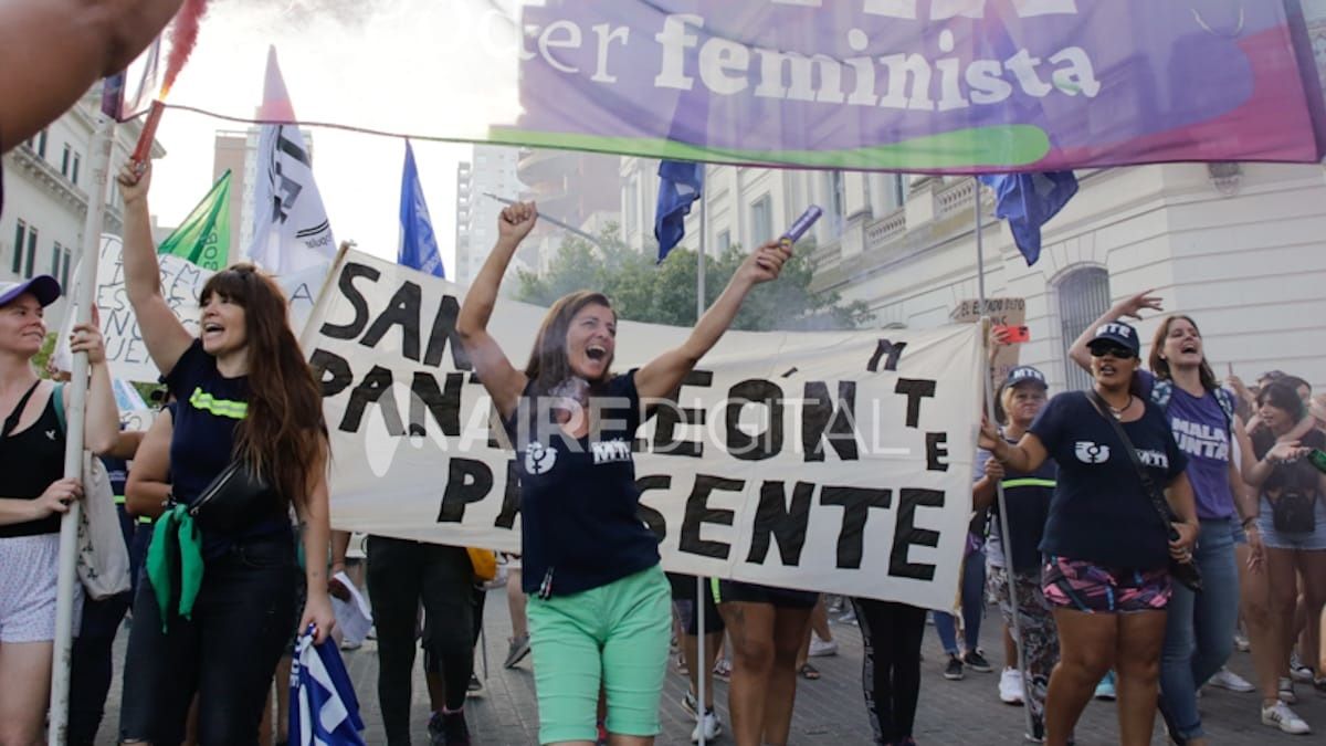Así se vivió la multitudinaria manifestación por el 8M en Santa Fe Así se vivió la multitudinaria manifestación por el 8M en Santa Fe