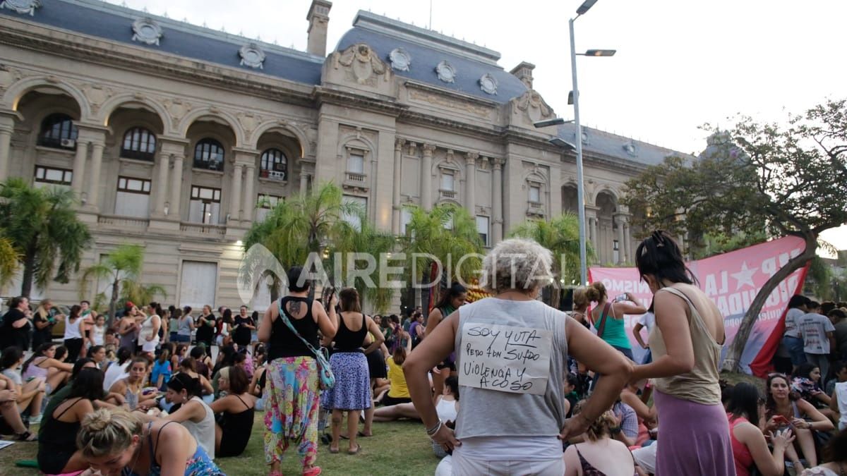 Así se vivió la multitudinaria manifestación por el 8M en Santa Fe Así se vivió la multitudinaria manifestación por el 8M en Santa Fe