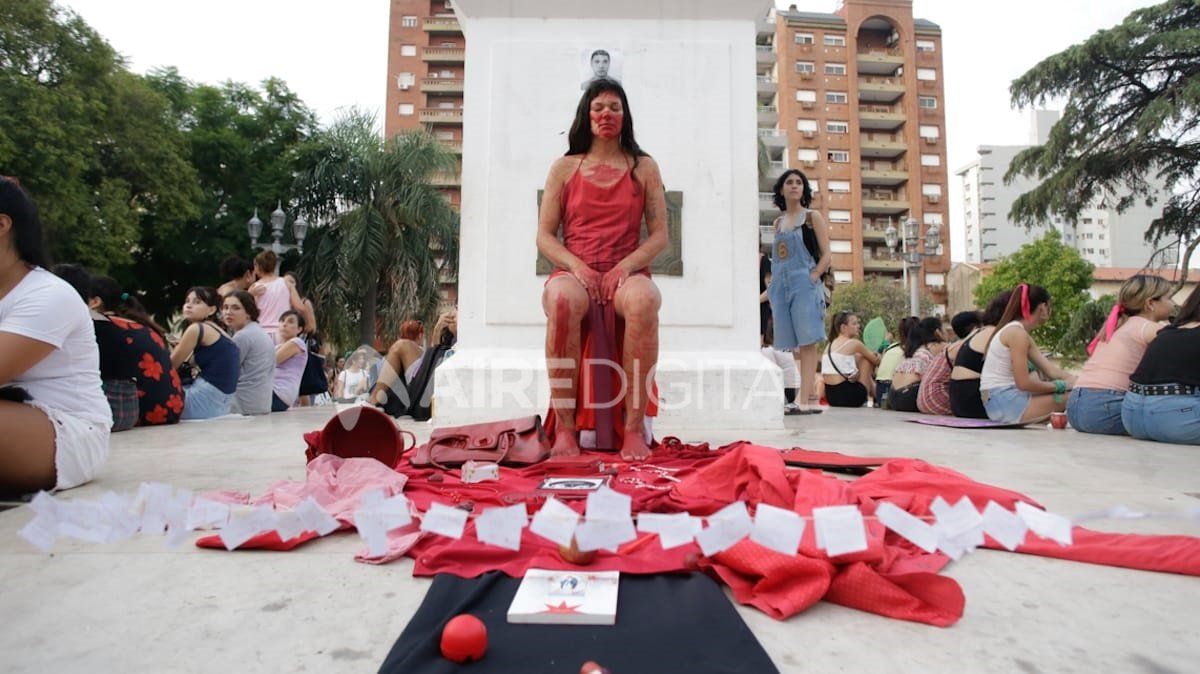 Así se vivió la multitudinaria manifestación por el 8M en Santa Fe Así se vivió la multitudinaria manifestación por el 8M en Santa Fe