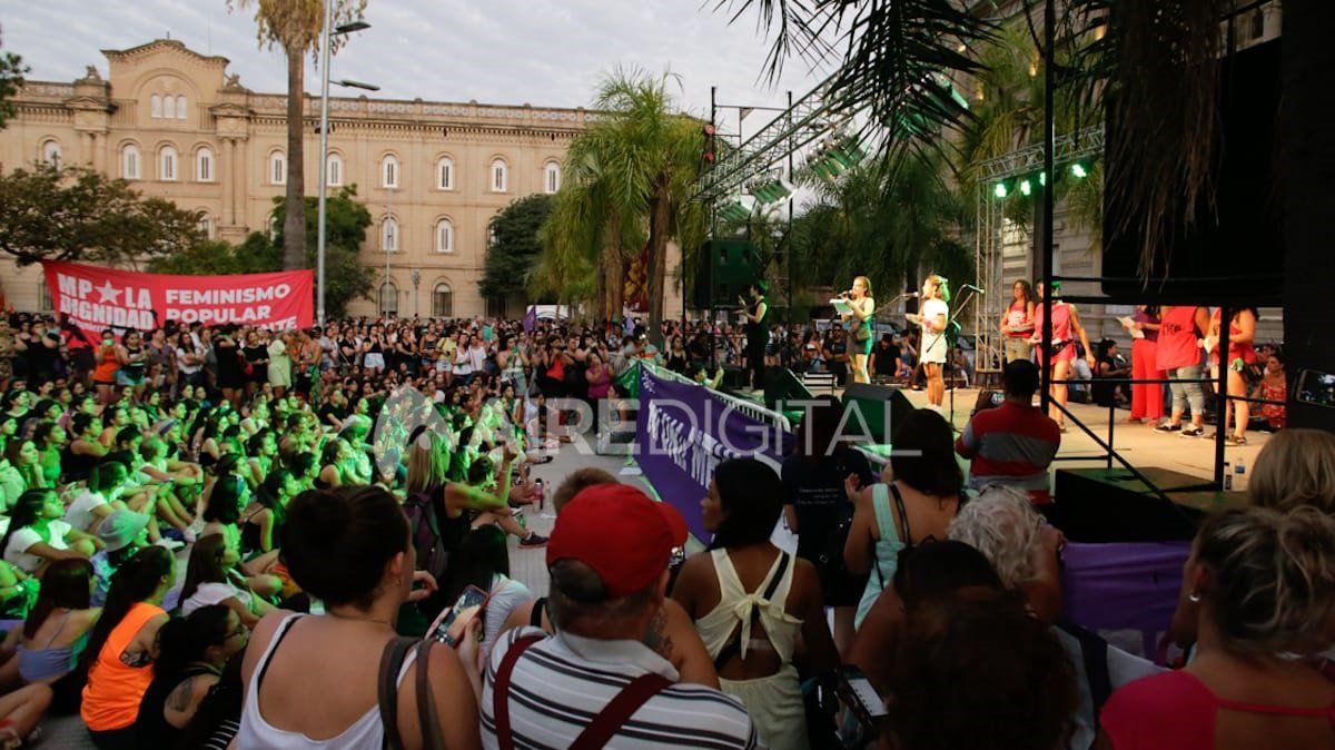 Así se vivió la multitudinaria manifestación por el 8M en Santa Fe Así se vivió la multitudinaria manifestación por el 8M en Santa Fe
