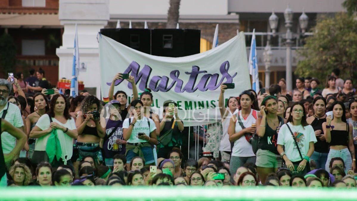 Así se vivió la multitudinaria manifestación por el 8M en Santa Fe Así se vivió la multitudinaria manifestación por el 8M en Santa Fe