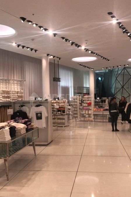 Los comercios de Roma están casi vacíos a causa del coronavirus que invade Italia.