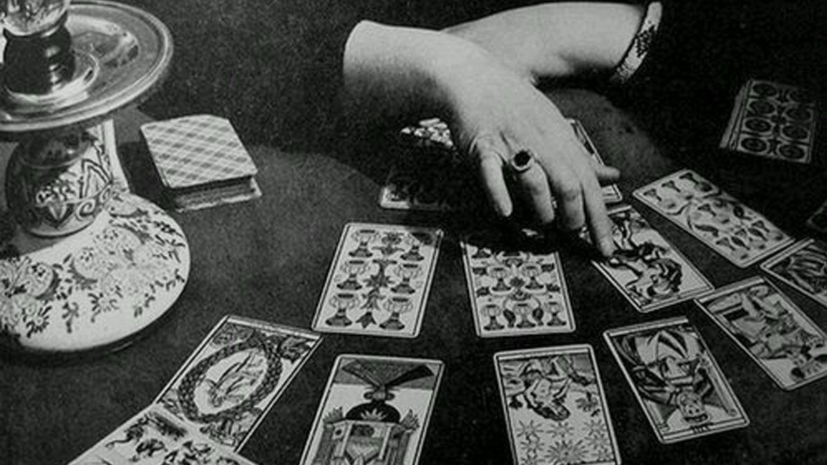 Cómo mejorar la economía de cada signo del zodiaco según las cartas del tarot