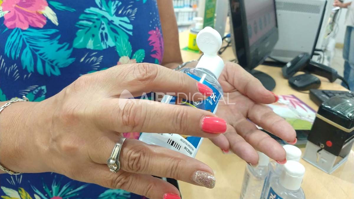 La OMS recomendó lavarse las manos y utilizar alcohol en gel para evitar la propagación del coronavirus.