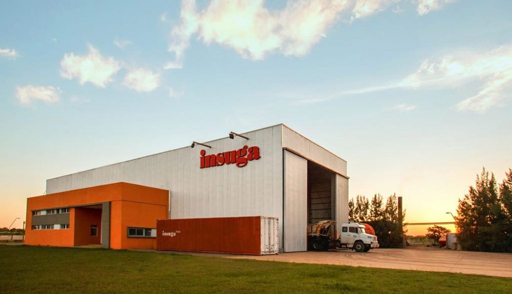 La decisión de instalar un planta en el Chaco se tomó ante la falta de materias primas en Santa Fe, ya que la ganadería comenzaba a correrse hacia el norte del país frente al avance de la soja.