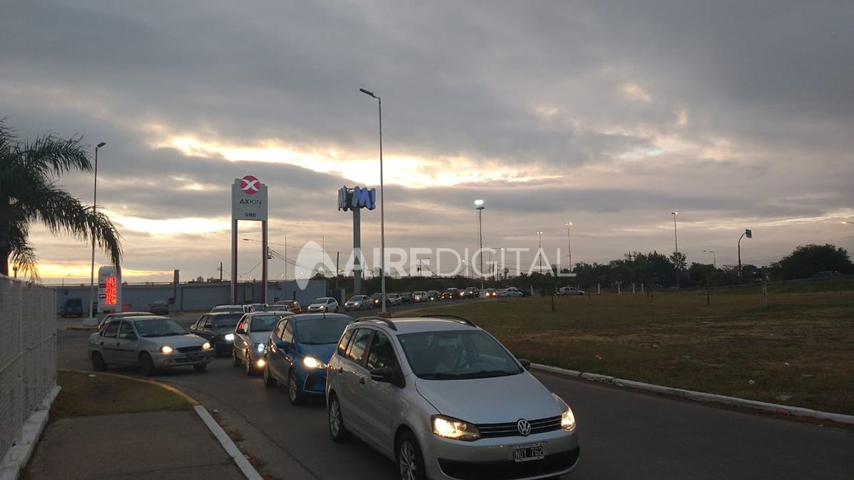 La fila de autos en la ruta 168 llegaba hasta la zona de boliches.