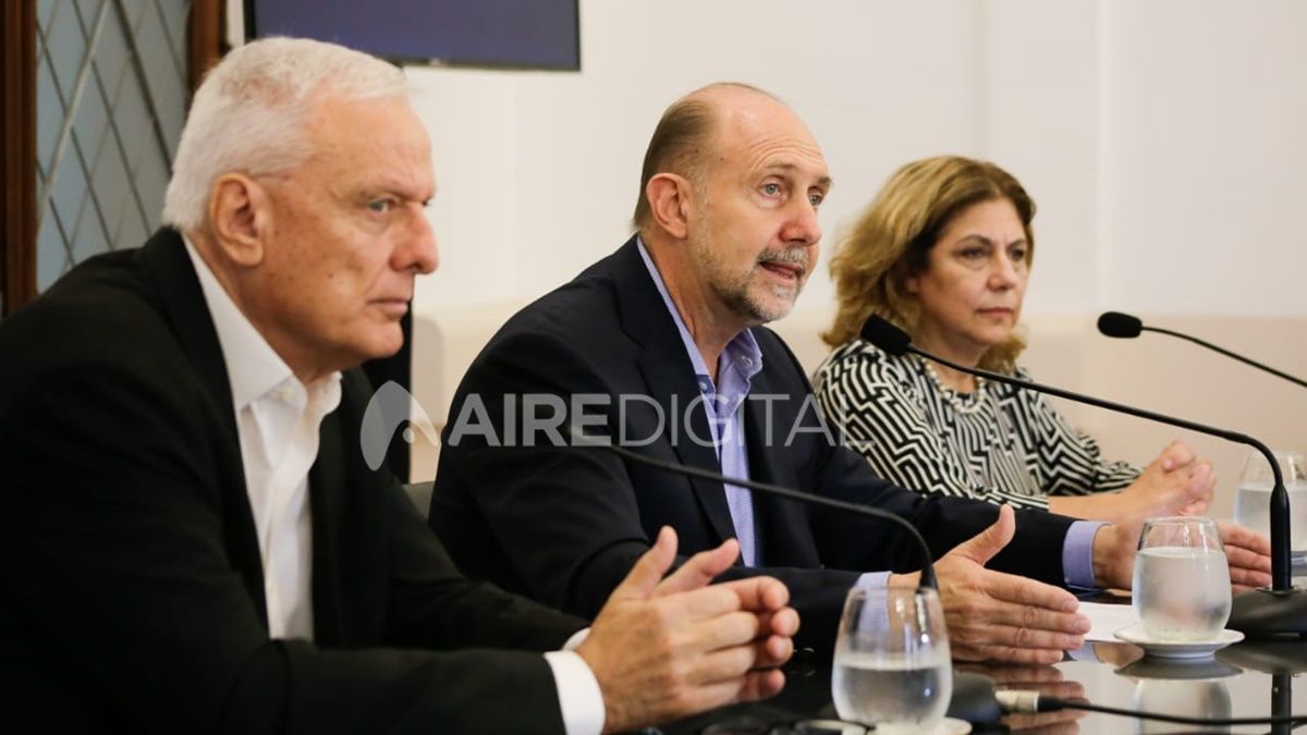 Desde esta semana, el gobernador Perotti, junto al ministro de Parola y la secretaria de Salud Martorano, vienen realizando conferencias diarias para comunicar medidas para mitigar la propagación del coronavirus.
