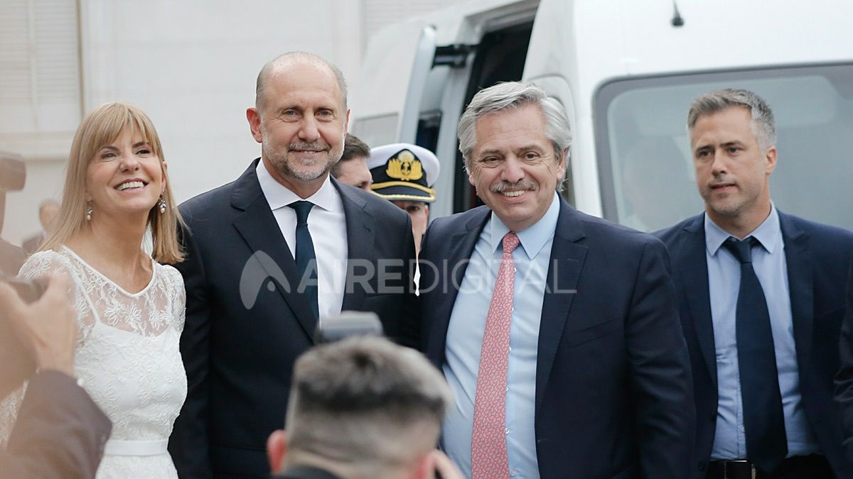 El 11 de diciembre, Fernández llegó a Santa Fe para acompañar a Omar Perotti en su acto de asunción.