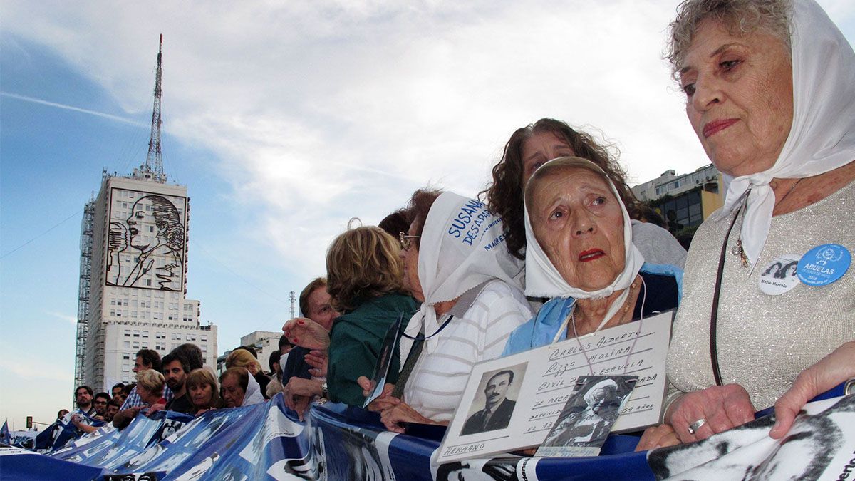 nunca más, madres de plaza de mayo, abuelas de plaza de mayo
