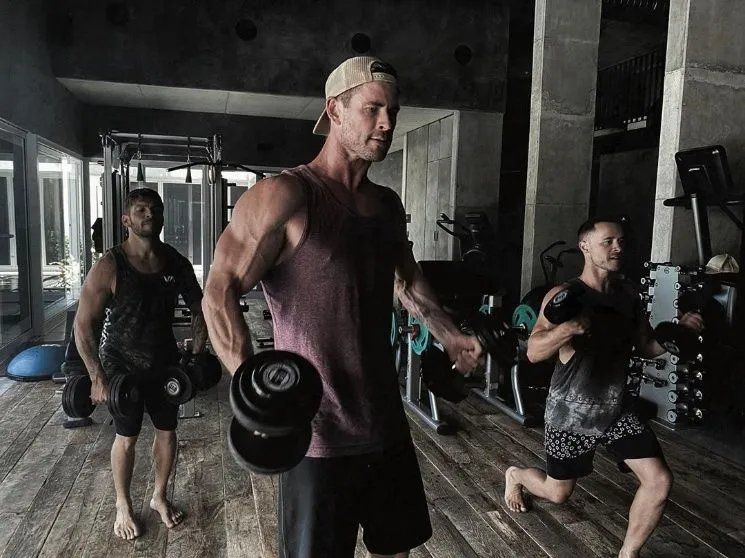 Chris Hemsworth entrenando