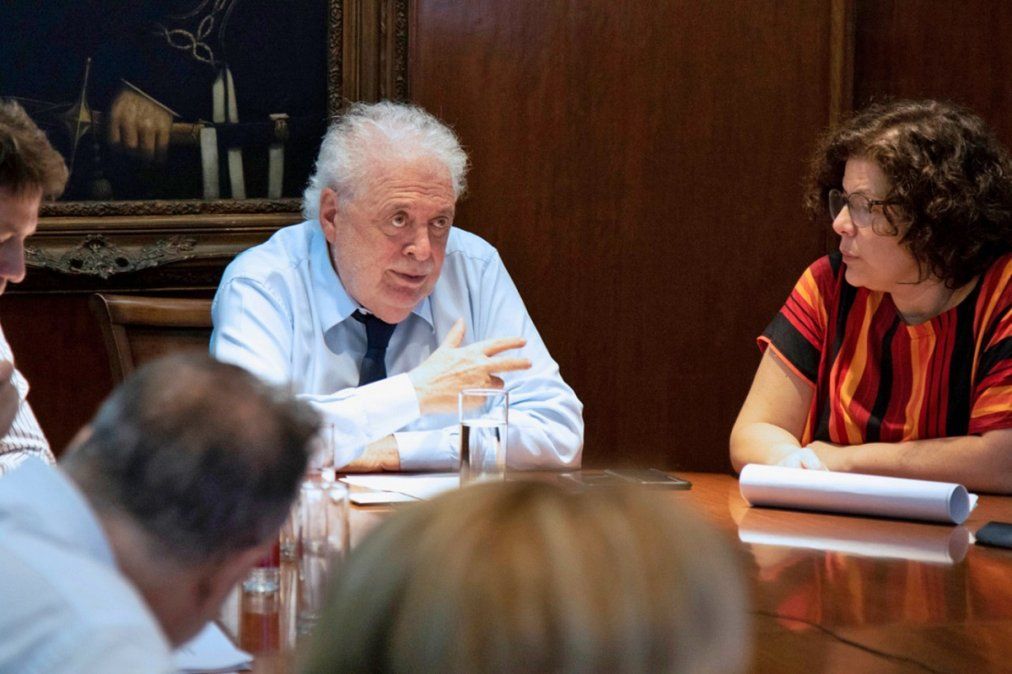 El ministro de Salud de la Nación, Ginés Gonzáles García, habló con Aire de Santa Fe y reconoció que la Argentina tuvo la ventaja de que pudo aprender de los errores que cometieron otros países, en los que la pandemia llegó antes.