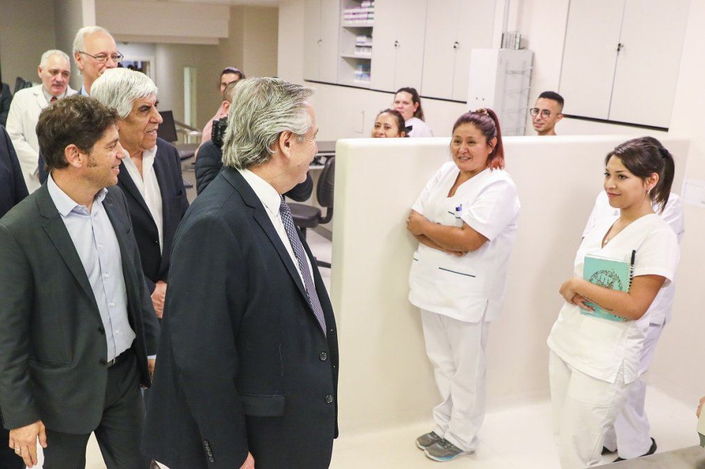 Junto al gobernador Axel Kicillof y el secretario general, Hugo Moyano, Alberto Fernández recorrió el edificio a estrenar y totalmente equipado, que sumará 330 camas al sistema provincial.