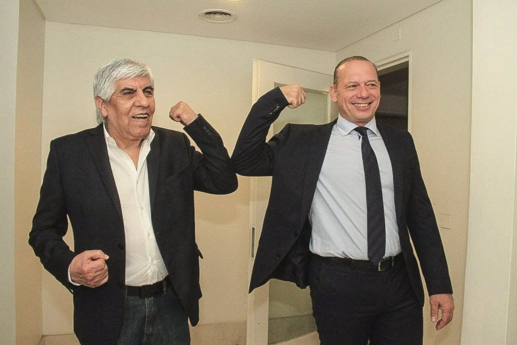 El secretario general del gremio de Camioneros, Hugo Moyano y el ministro de Seguridad bonaerense, Sergio Berni durante el acto de apertura del Sanatorio Antártida.