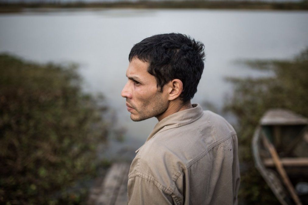 Captura de la película "La creciente"