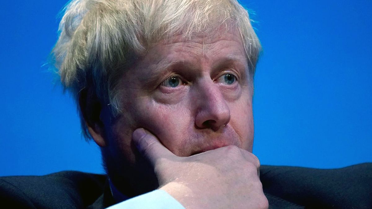 El primer ministro de Reino Unido, Boris Johnson, anunció una serie de nuevas medidas para prevenir los contagios de coronavirus que entrarán en vigencia desde el jueves.